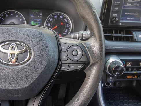 Used 2021 Toyota RAV4 XLE FWD image 34