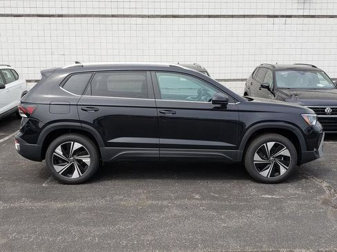 New 2026 Volkswagen Taos SE AWD/4WD image 2