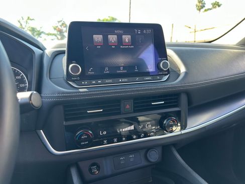 Used 2025 Nissan Rogue SV FWD image 17