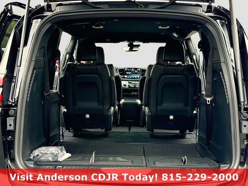 New 2026 Chrysler Pacifica Select image 7
