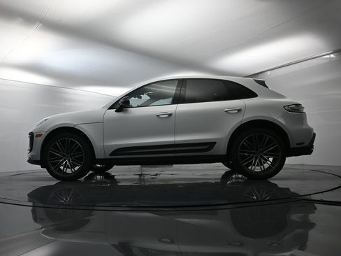 Used 2025 Porsche Macan image 46
