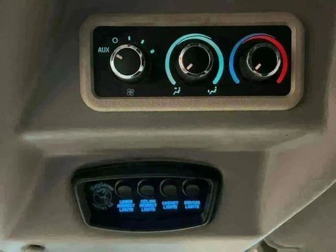 Used 2017 Chevrolet Express 2500 image 24