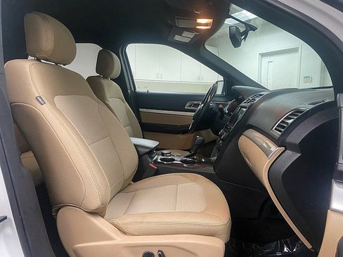 Used 2017 Ford Explorer XLT w/ Equipment Group 201A image 18