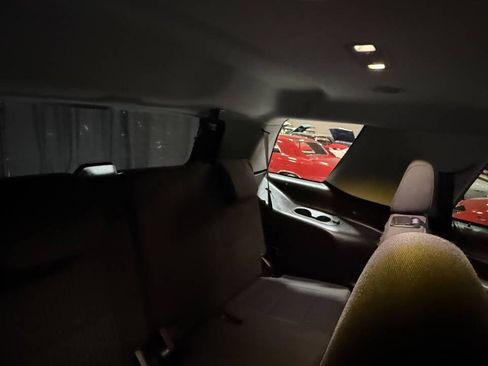 Used 2018 GMC Yukon SLE w/ HD Trailering Package image 31