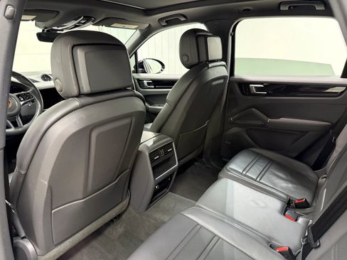 Used 2020 Porsche Cayenne AWD/4WD image 16
