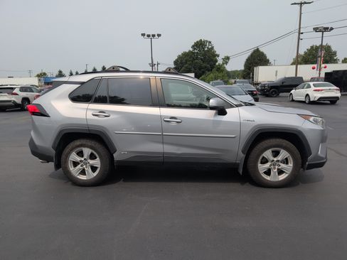 Used 2020 Toyota RAV4 XLE w/ Convenience Package AWD/4WD image 2