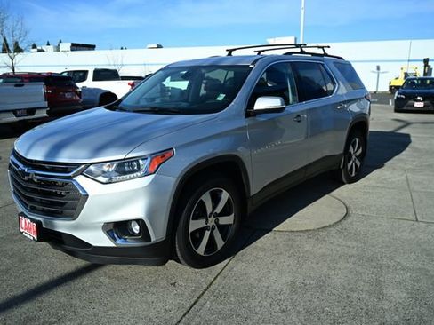 Used 2020 Chevrolet Traverse LT w/ LT Premium Package image 3