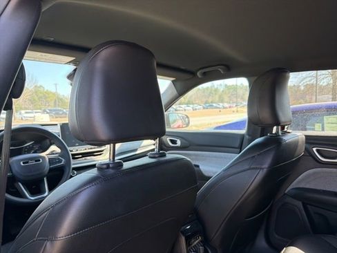 Used 2024 Jeep Compass Latitude image 27