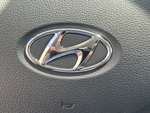 New 2025 Hyundai Venue SEL image 21