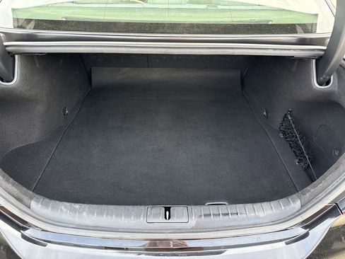 Used 2025 Genesis G70 2.5T image 32