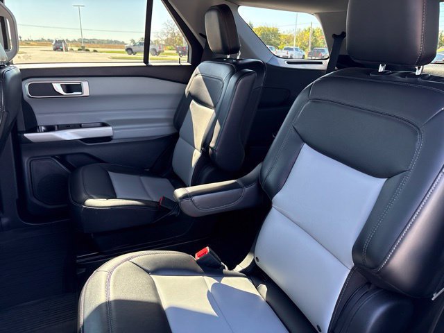 Used 2022 Ford Explorer XLT w/ Equipment Group 202A AWD/4WD image 33