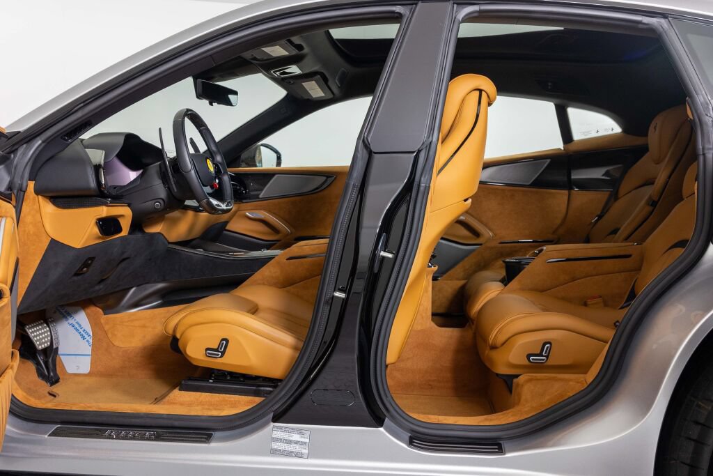 Used 2025 Ferrari Purosangue AWD/4WD image 37