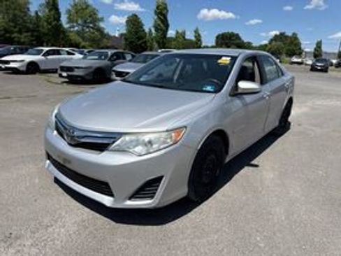 Used 2012 Toyota Camry LE FWD image 1