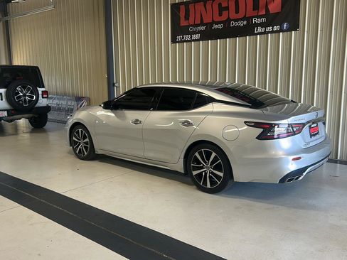 Used 2021 Nissan Maxima 3.5 SV w/ Floor Mat Group FWD image 2