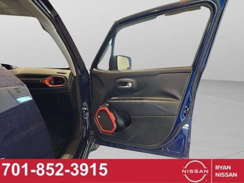 Used 2016 Jeep Renegade Trailhawk w/ Premium Trailhawk Package image 37