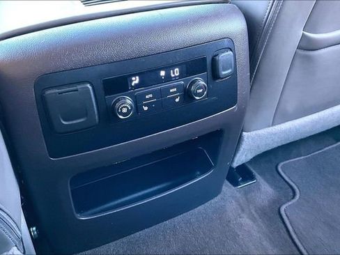 Used 2018 GMC Yukon Denali image 34