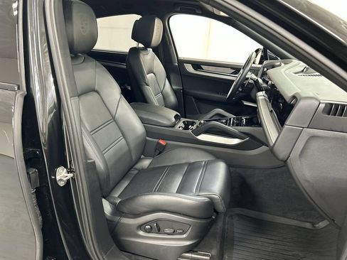Certified 2025 Porsche Cayenne Coupe AWD/4WD image 23