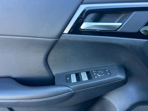 Used 2024 Mitsubishi Outlander SE image 15