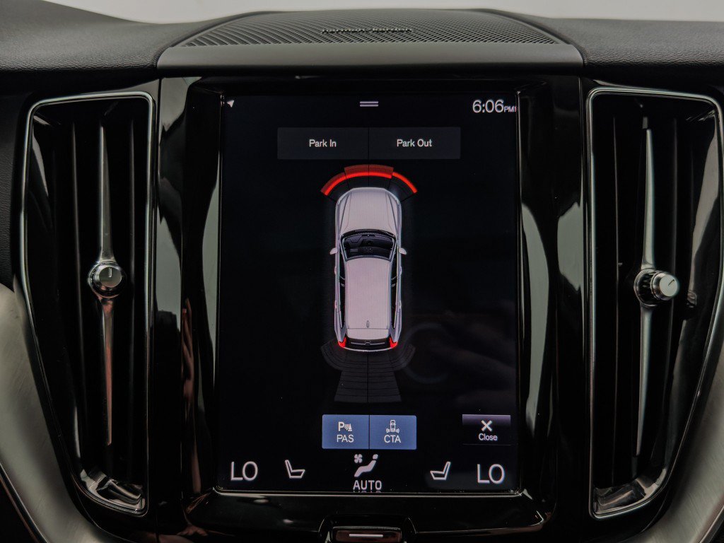 Used 2019 Volvo XC60 T5 Momentum w/ Multimedia Package AWD/4WD image 39