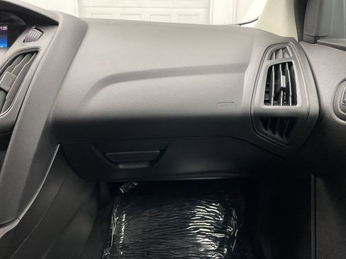 Used 2017 Ford Focus SE image 36