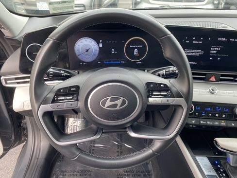 Used 2024 Hyundai Elantra Limited image 25