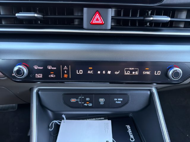 New 2027 Kia Carnival LX FWD image 14