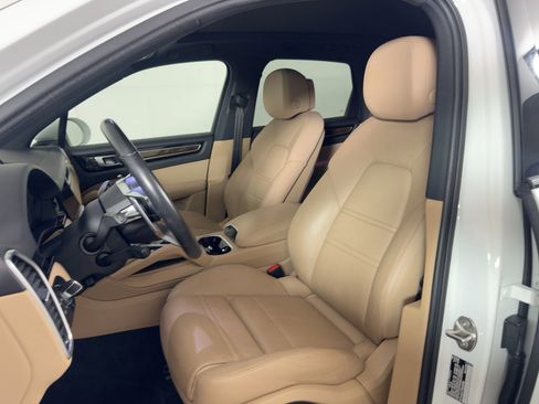Used 2023 Porsche Cayenne image 6