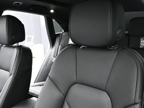 New 2026 Porsche Macan image 13