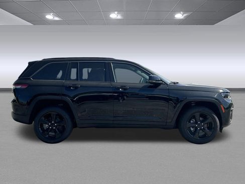 New 2026 Jeep Grand Cherokee Limited w/ Limited Altitude Package AWD/4WD image 8