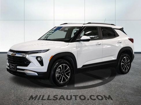 Used 2026 Chevrolet TrailBlazer LT w/ Convenience Package AWD/4WD image 2