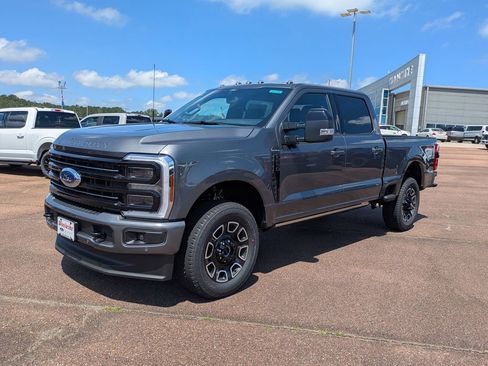 New 2026 Ford F250 Platinum w/ FX4 Off-Road Package AWD/4WD image 4
