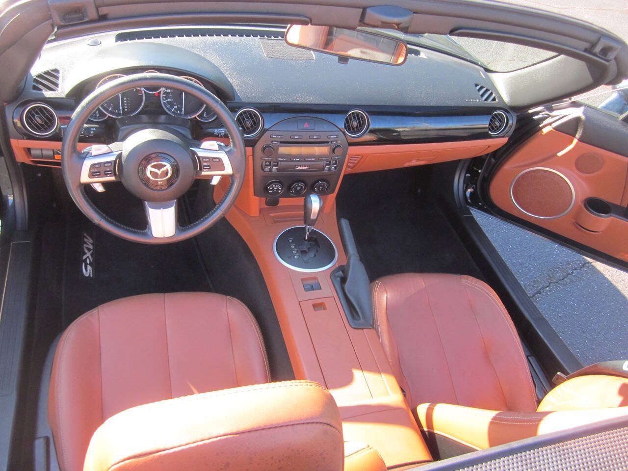 Used 2006 MAZDA MX-5 Miata Grand Touring RWD image 31