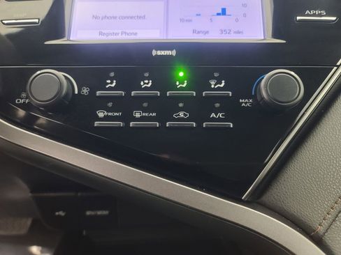 Used 2020 Toyota Camry LE image 33