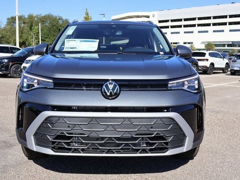 New 2026 Volkswagen Taos SE image 2