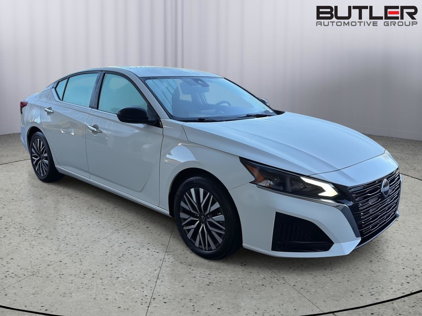 Used 2025 Nissan Altima 2.5 SV FWD image 8