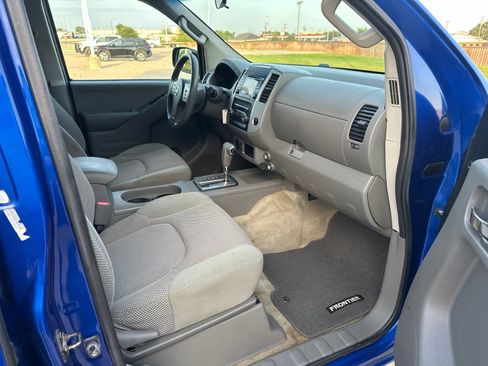 Used 2015 Nissan Frontier SV RWD image 16