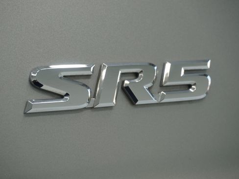 Used 2004 Toyota Sequoia SR5 RWD image 8
