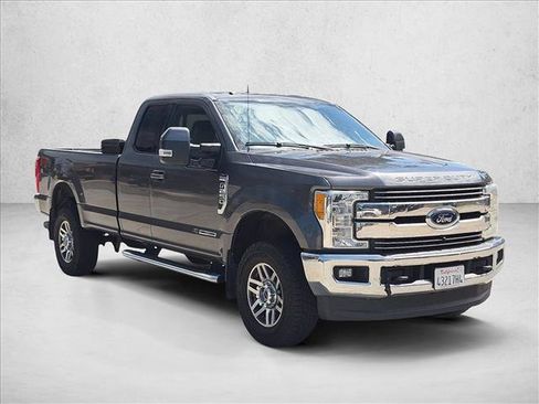 Used 2017 Ford F250 Lariat w/ Lariat Value Package AWD/4WD image 3