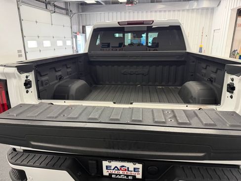 Used 2023 GMC Sierra 1500 AT4 w/ AT4 Preferred Package AWD/4WD image 7