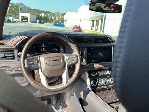 Used 2023 GMC Yukon Denali image 16