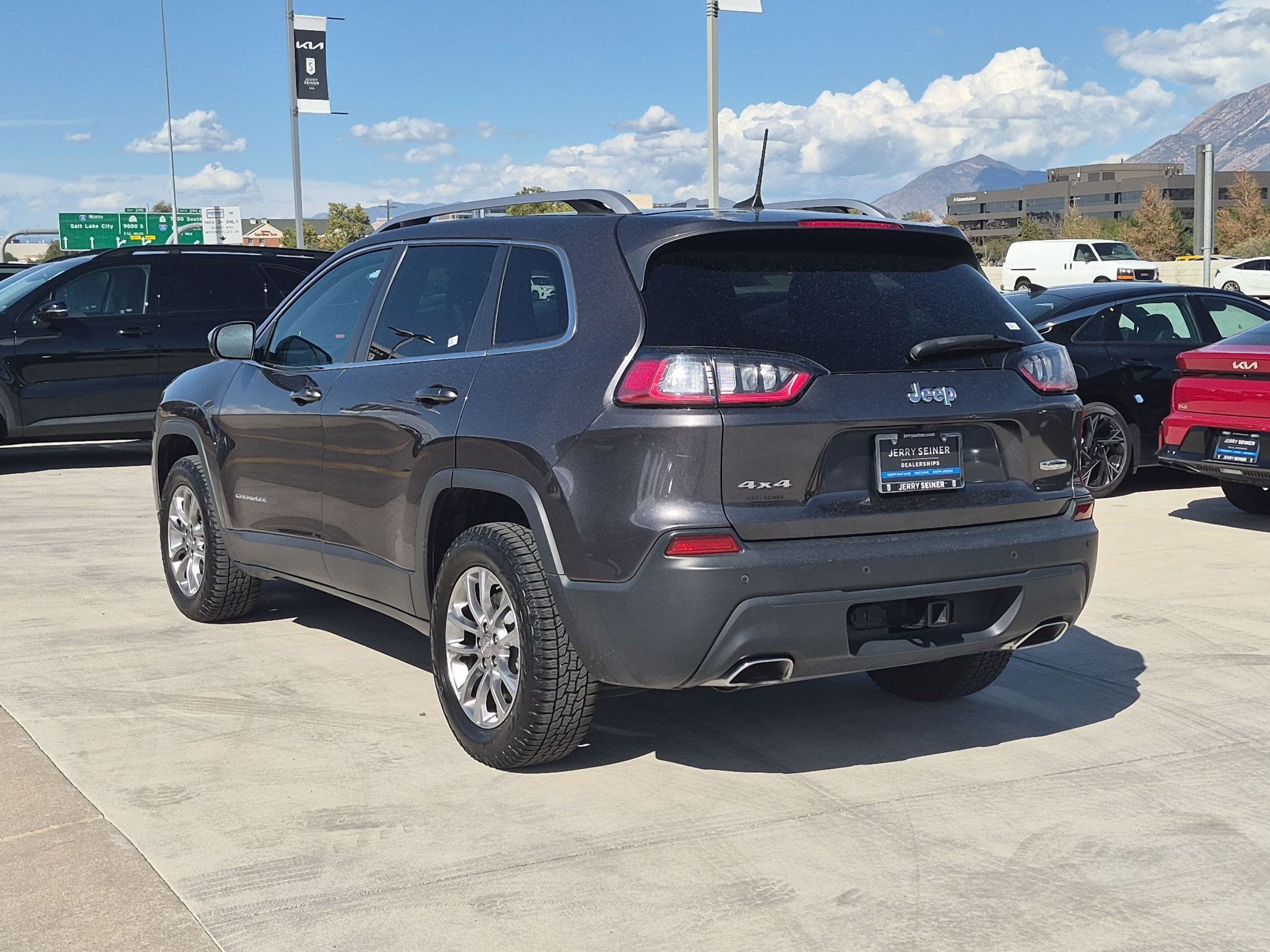 Used 2019 Jeep Cherokee Latitude Plus w/ Comfort/Convenience Group AWD/4WD image 4