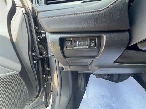 Used 2025 Subaru Forester Touring AWD/4WD image 14