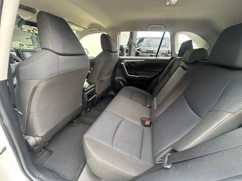 Used 2021 Toyota RAV4 LE FWD image 14