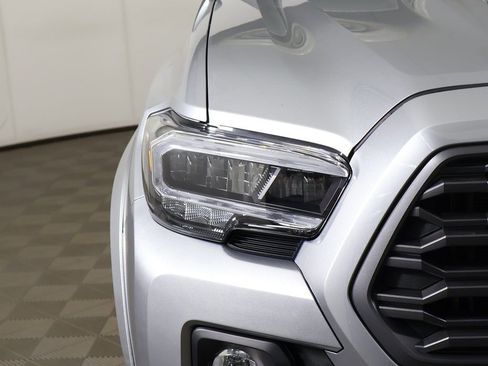 Used 2022 Toyota Tacoma TRD Sport w/ Technology Package image 11