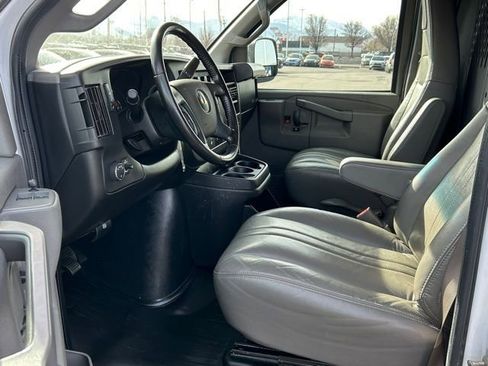 Used 2022 Chevrolet Express 3500 w/ Driver Convenience Package image 18
