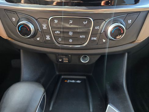 Used 2023 Chevrolet Traverse Premier image 30