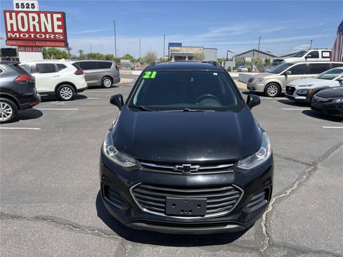 Used 2021 Chevrolet Trax LT w/ Midnight Edition FWD image 2