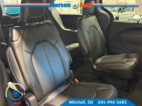 New 2026 Chrysler Pacifica Select image 28