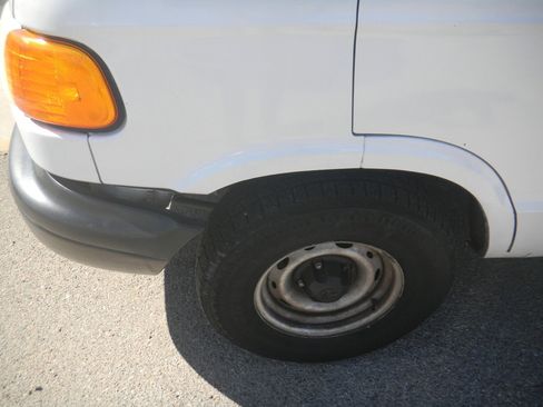 Used 2000 Dodge B1500 image 7