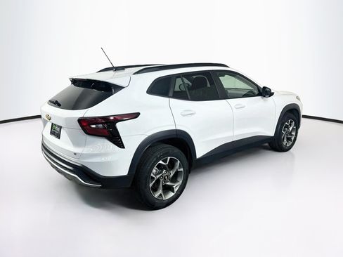 Used 2025 Chevrolet Trax LT FWD image 9